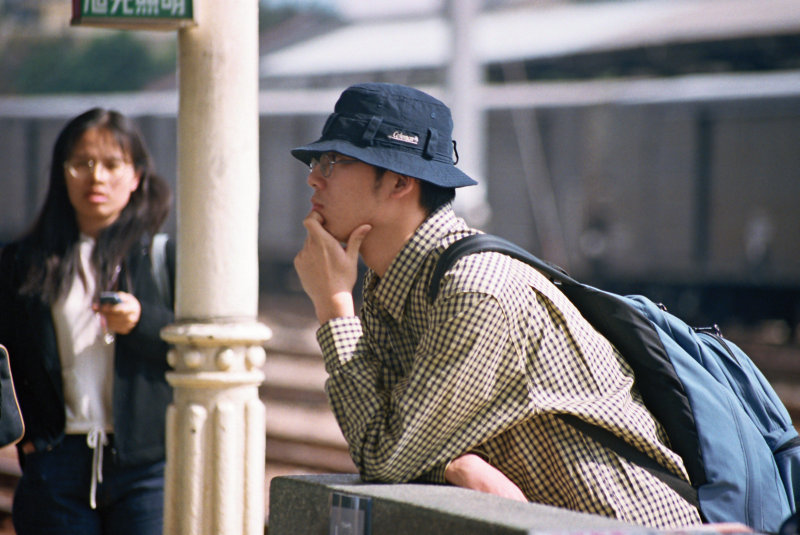 台灣鐵路旅遊攝影台中火車站月台旅客2002年之前攝影照片39